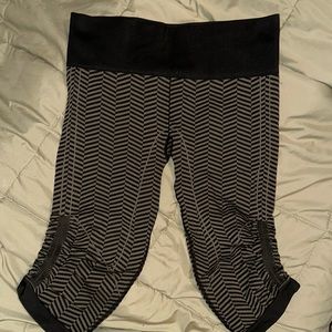 Lululemon cropped ruched leggings never worn